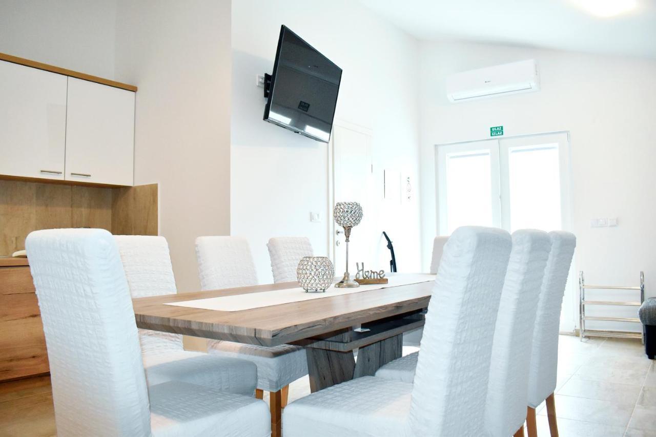 Apartmani Lovrencic Vrsi Zewnętrze zdjęcie