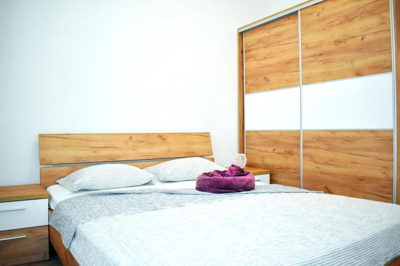 Apartmani Lovrencic Vrsi Zewnętrze zdjęcie