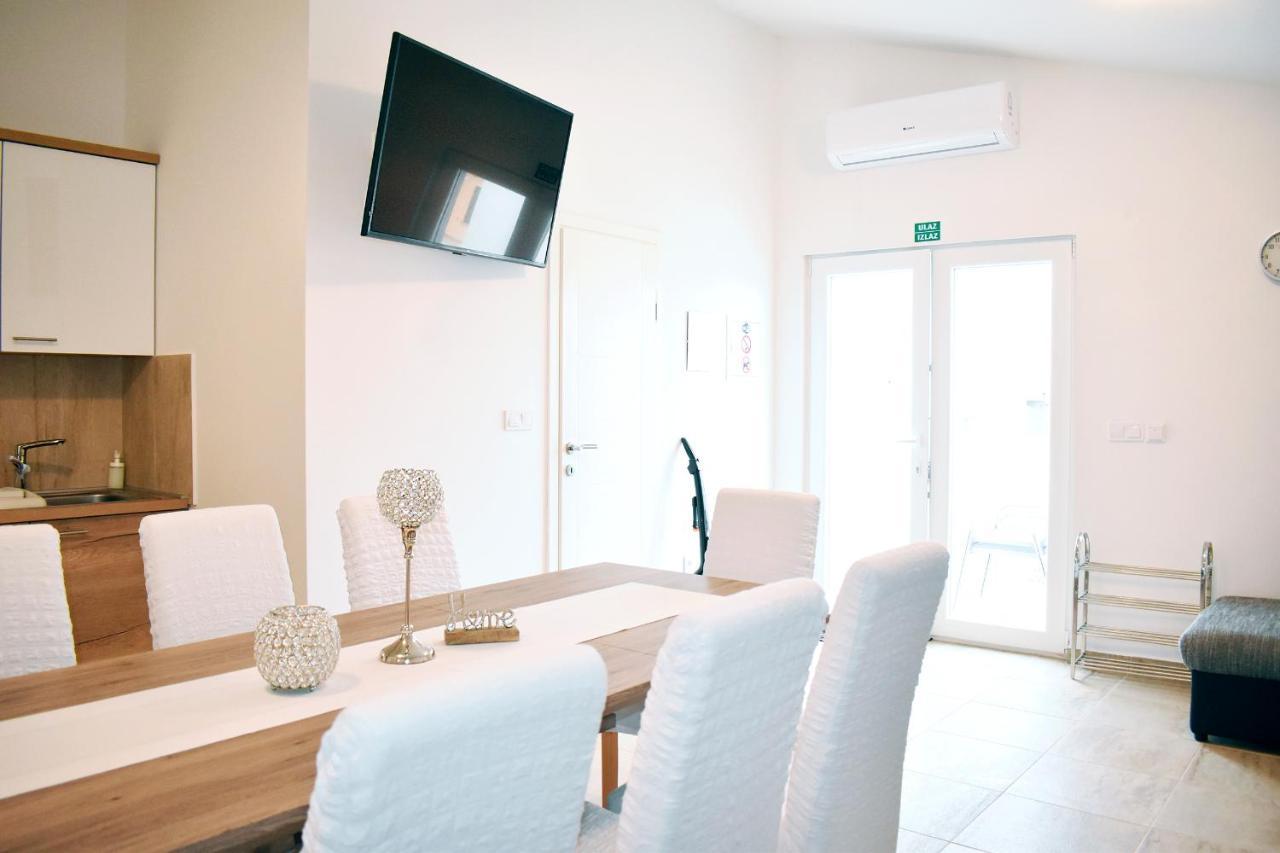 Apartmani Lovrencic Vrsi Zewnętrze zdjęcie