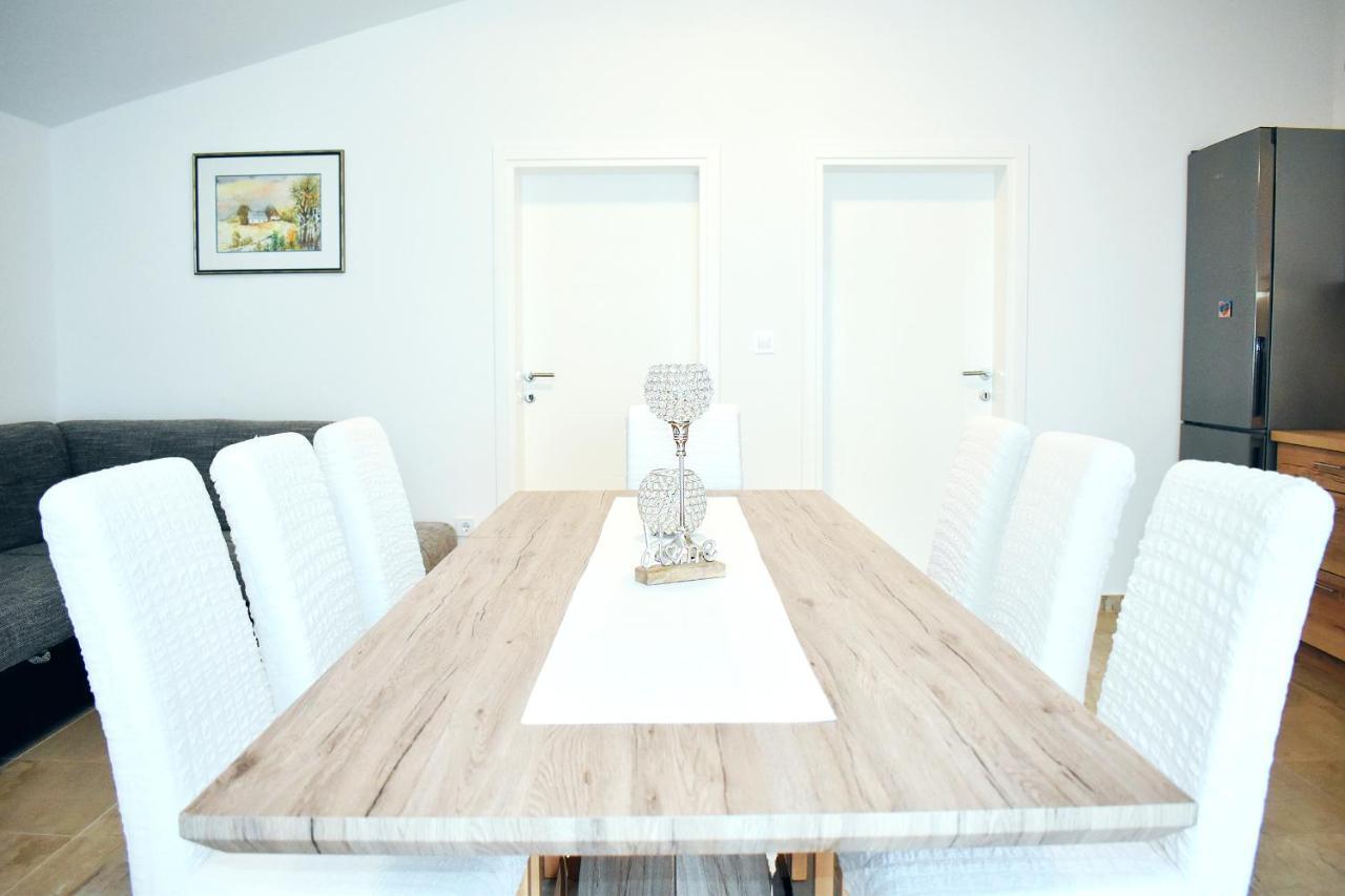 Apartmani Lovrencic Vrsi Zewnętrze zdjęcie