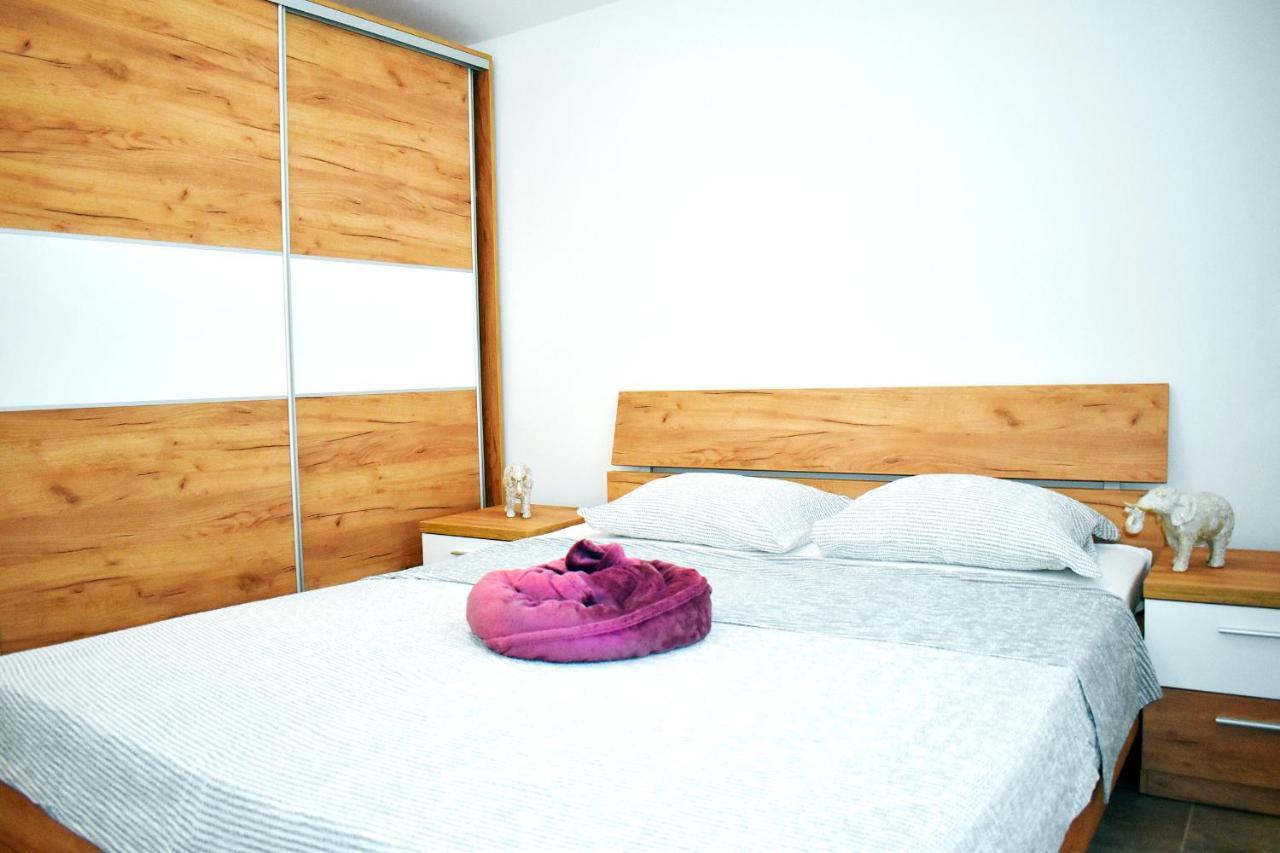 Apartmani Lovrencic Vrsi Zewnętrze zdjęcie