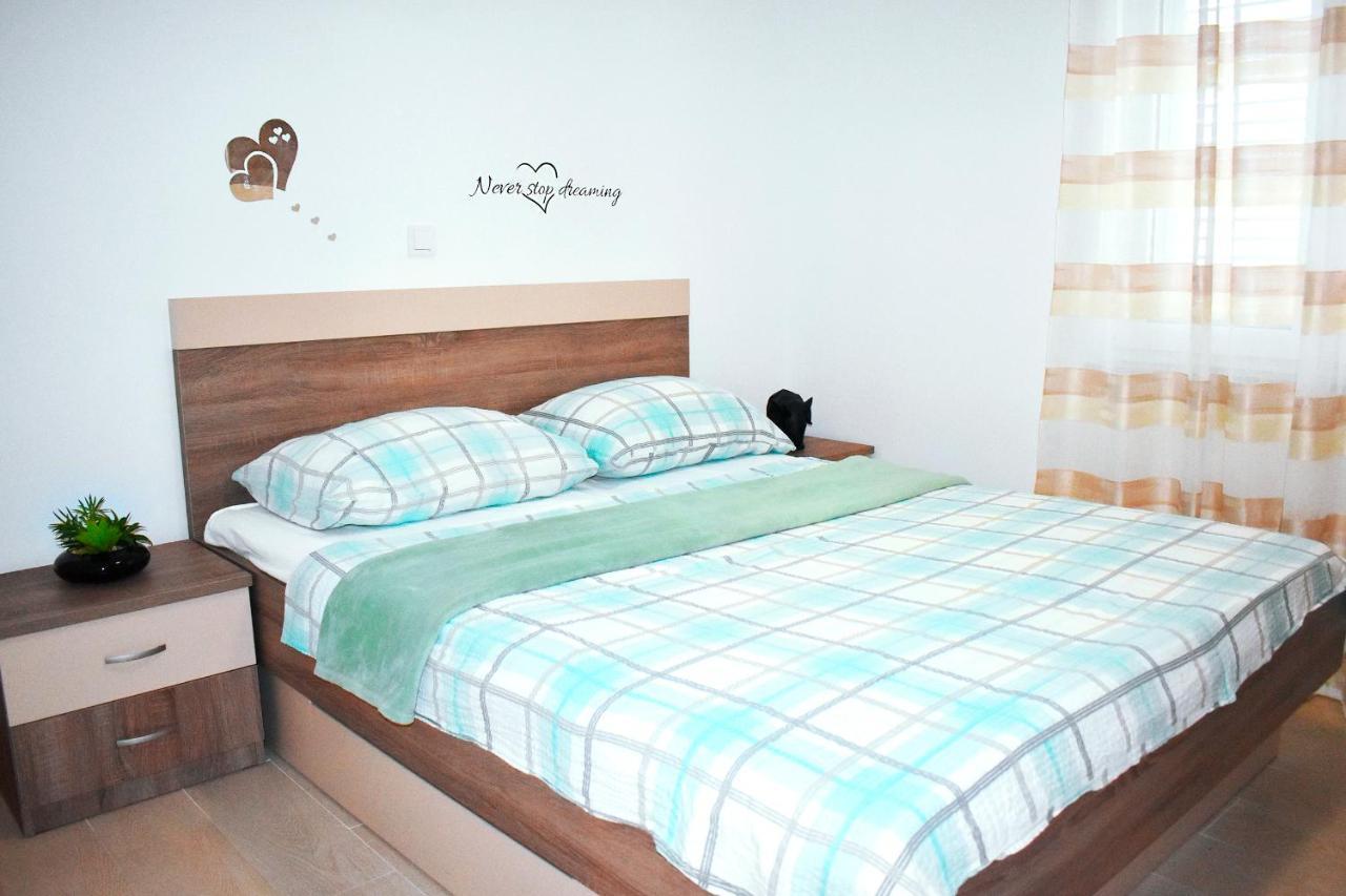 Apartmani Lovrencic Vrsi Zewnętrze zdjęcie