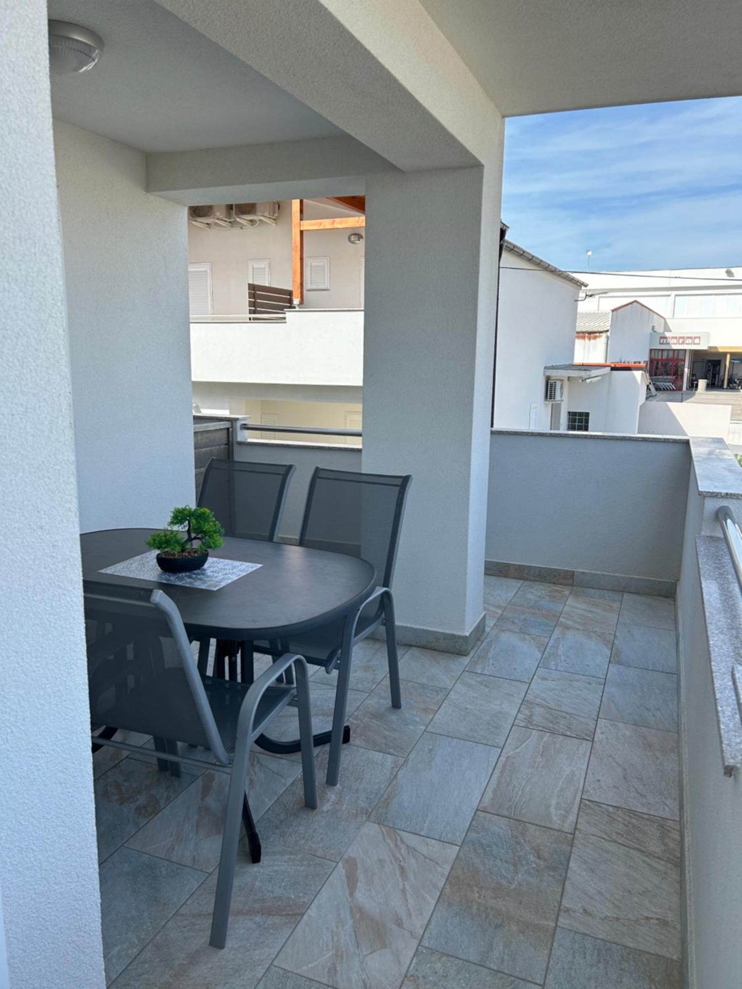 Apartmani Lovrencic Vrsi Zewnętrze zdjęcie